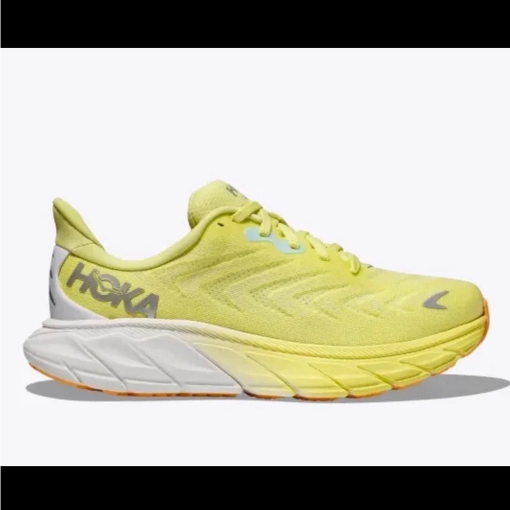 Hoka Arahi 6
Women’s size 8.5B -which is Medium width